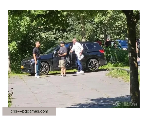 德斯特正式离开巴萨加盟埃因霍温开启新赛季征程